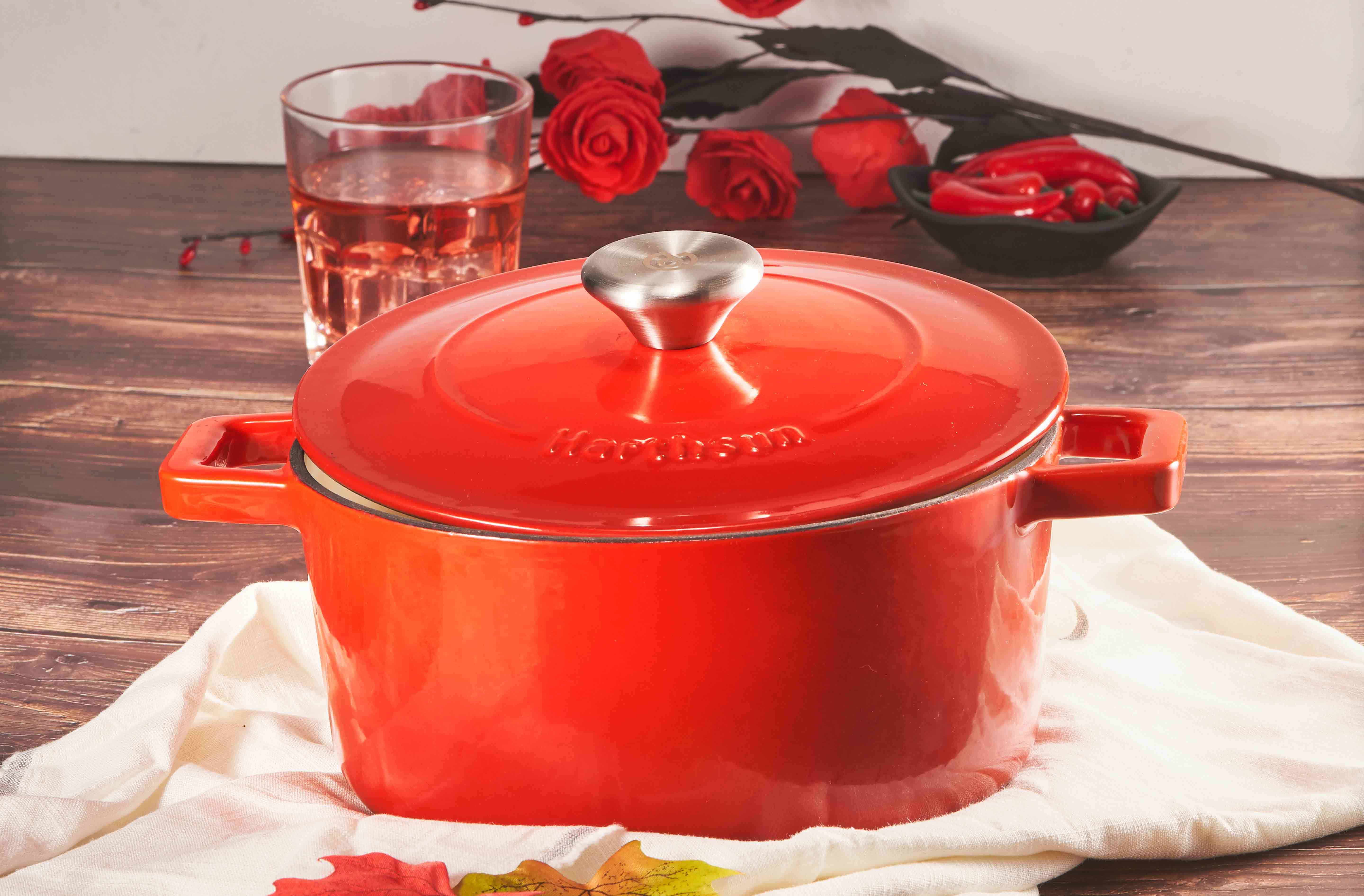 https://www.centercookware.com/wp-content/themes/centercookware/images/product/casserole/round-casserole/round-casserole.jpg